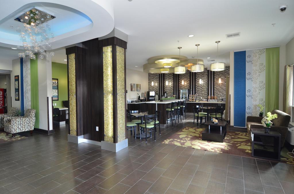 Quality Inn & Suites Kenedy - Karnes City Екстериор снимка