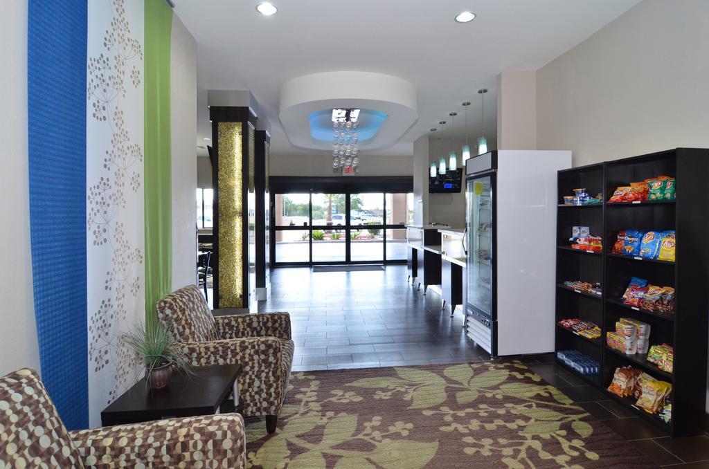 Quality Inn & Suites Kenedy - Karnes City Екстериор снимка