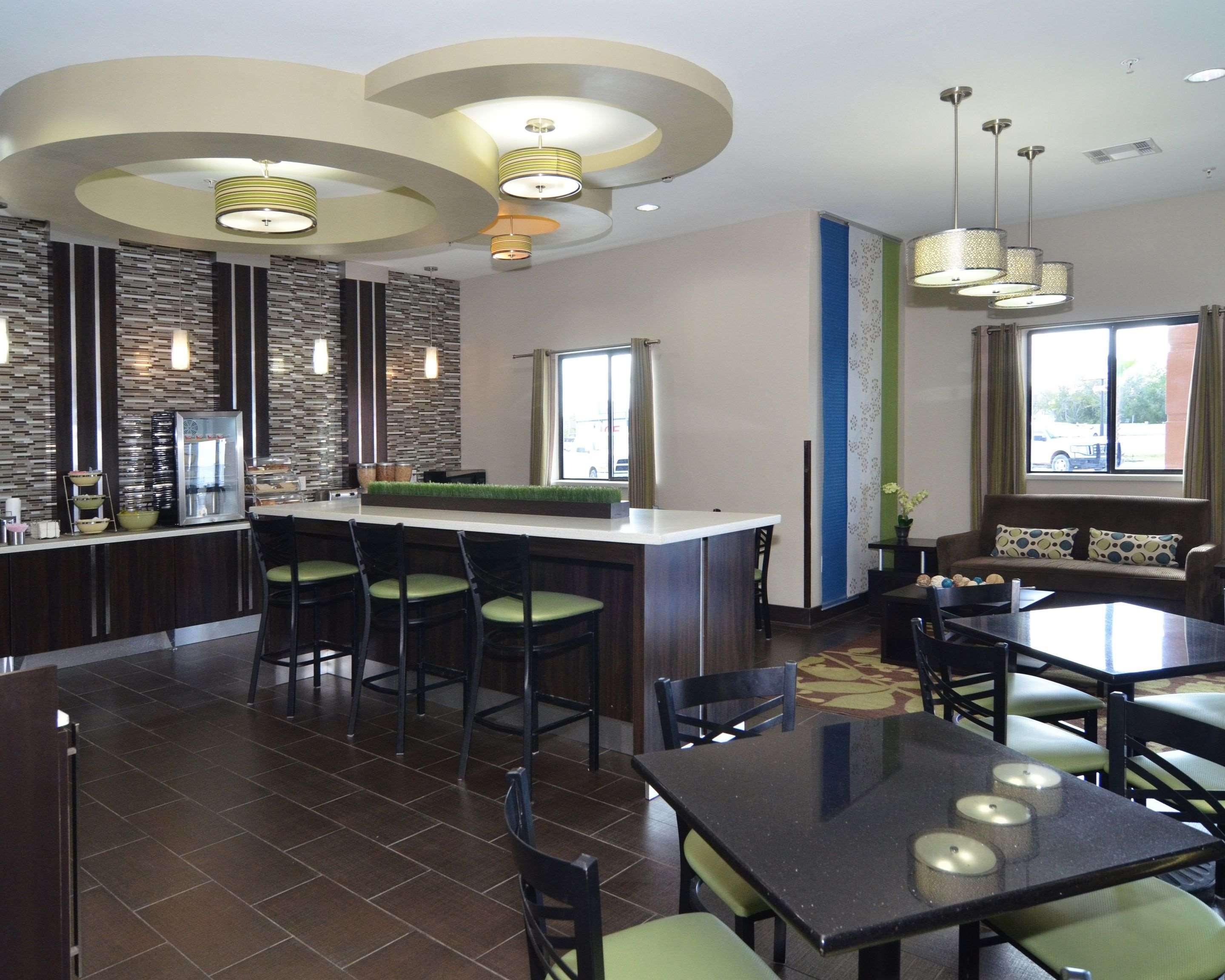 Quality Inn & Suites Kenedy - Karnes City Екстериор снимка