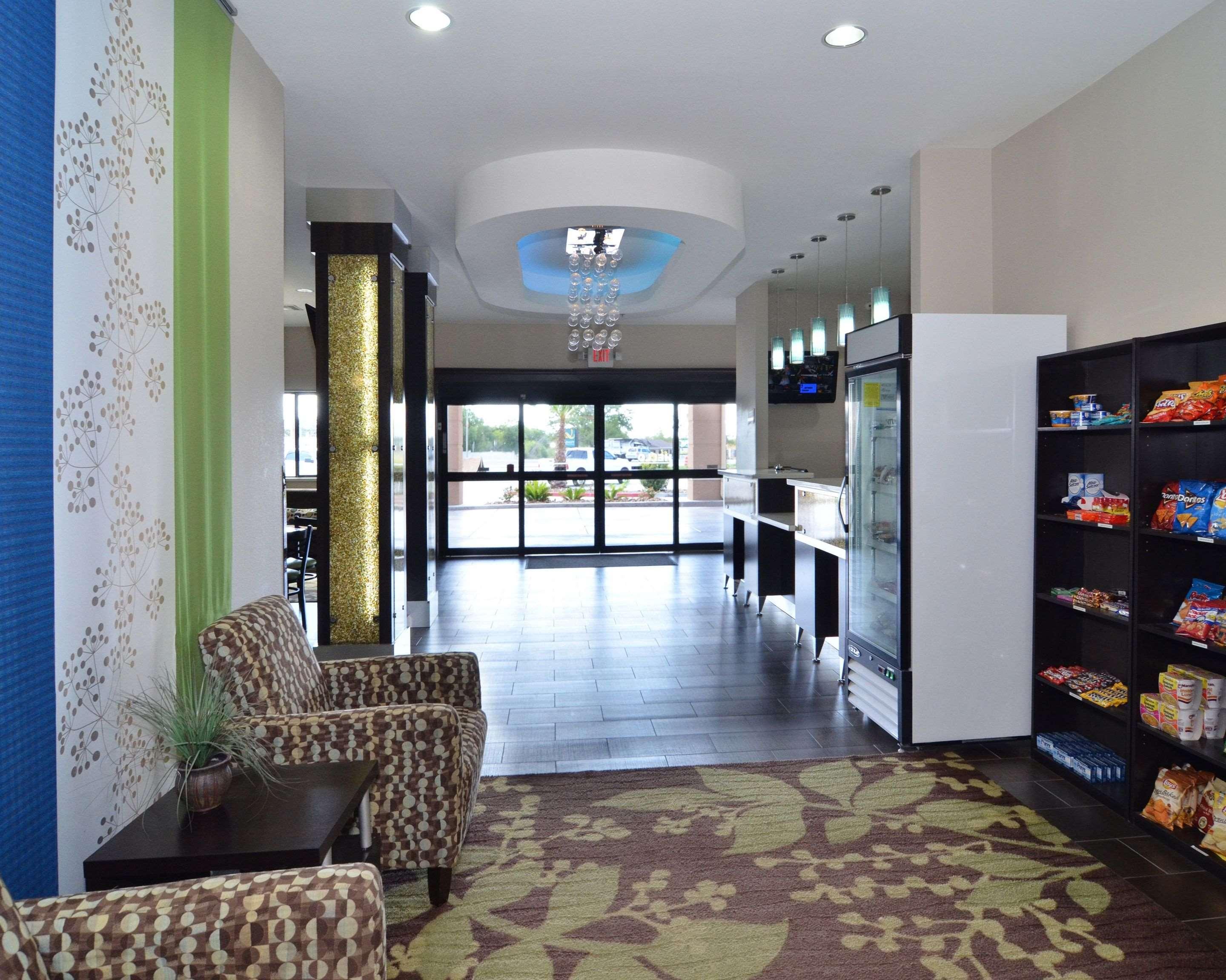 Quality Inn & Suites Kenedy - Karnes City Екстериор снимка