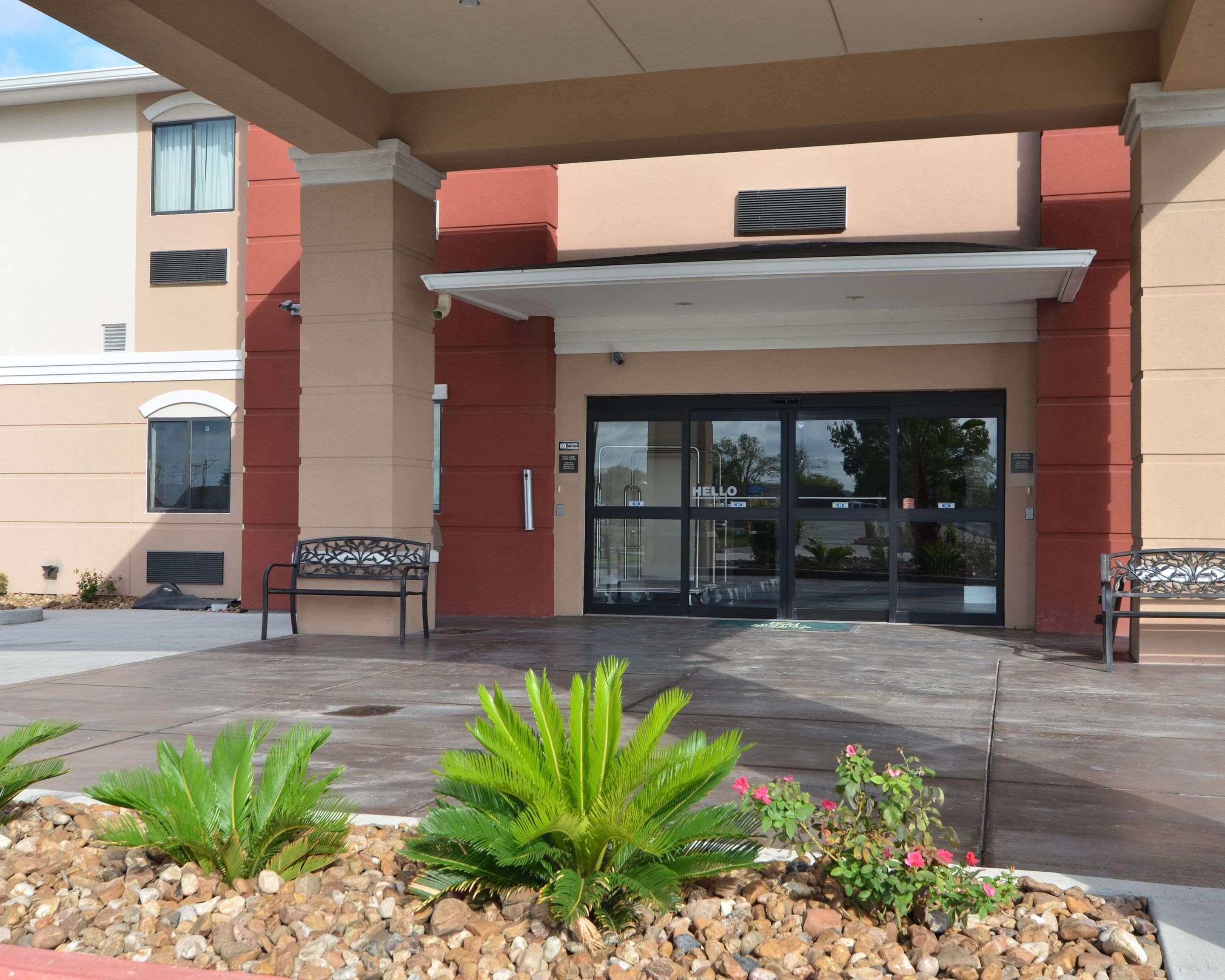 Quality Inn & Suites Kenedy - Karnes City Екстериор снимка