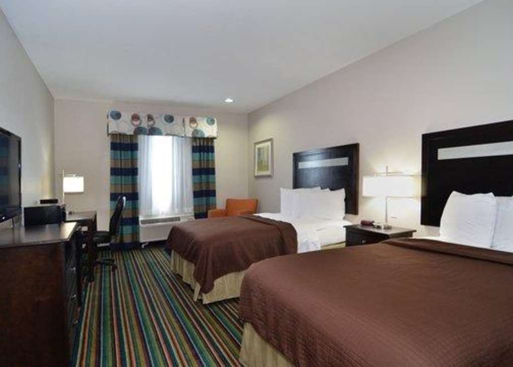 Quality Inn & Suites Kenedy - Karnes City Стая снимка
