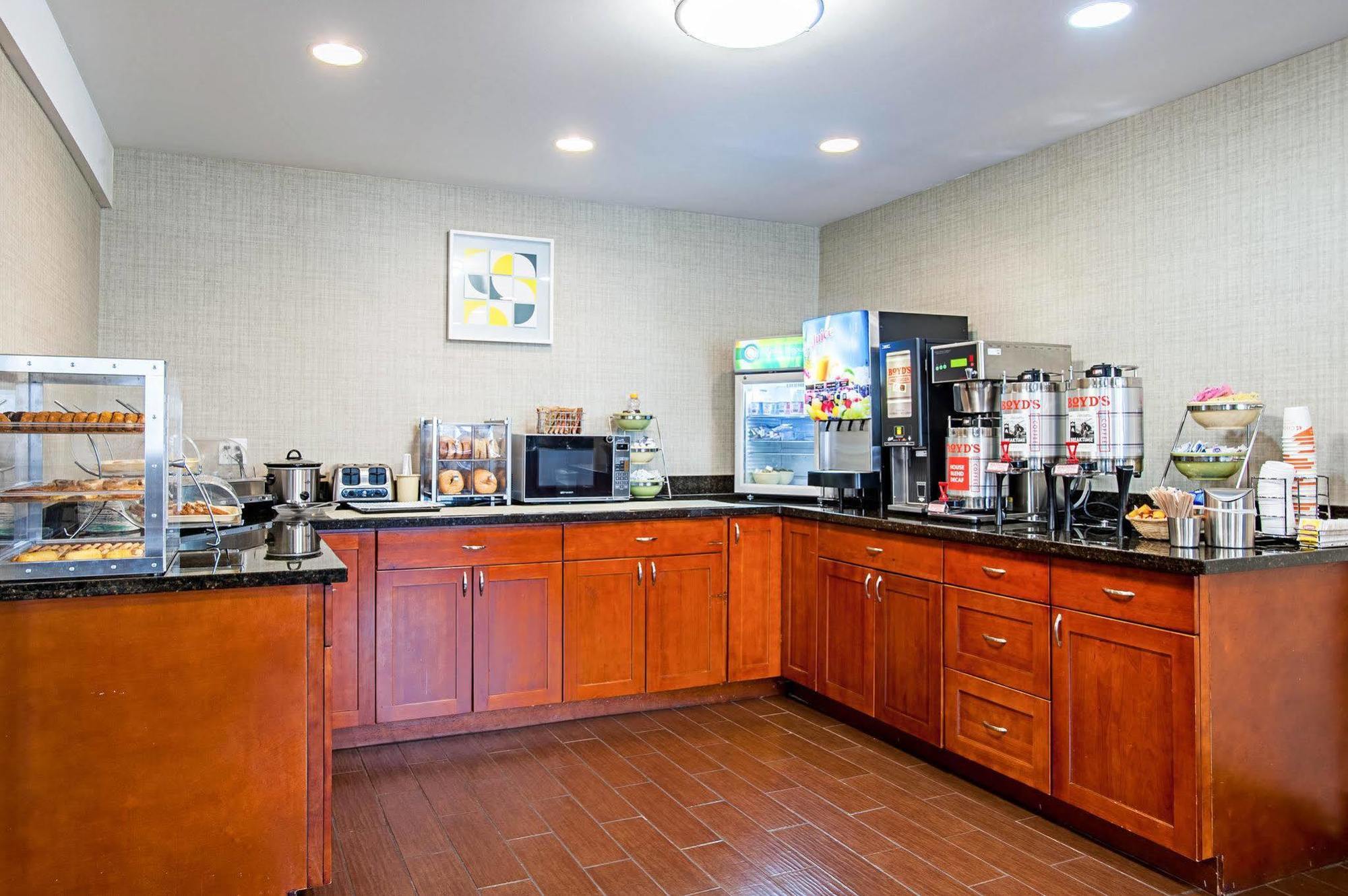 Quality Inn & Suites Kenedy - Karnes City Екстериор снимка