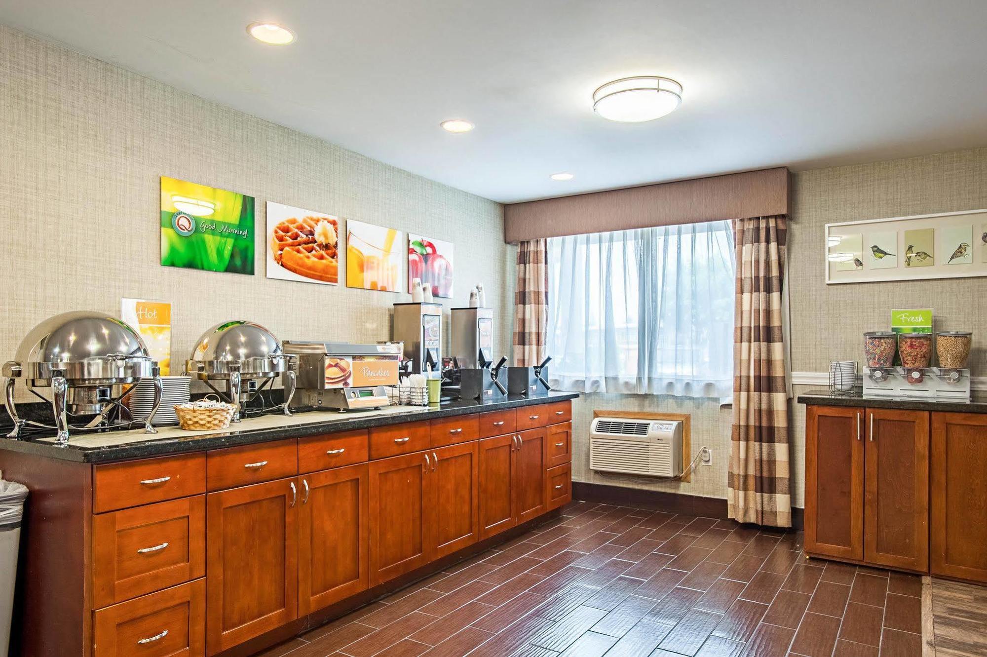 Quality Inn & Suites Kenedy - Karnes City Екстериор снимка