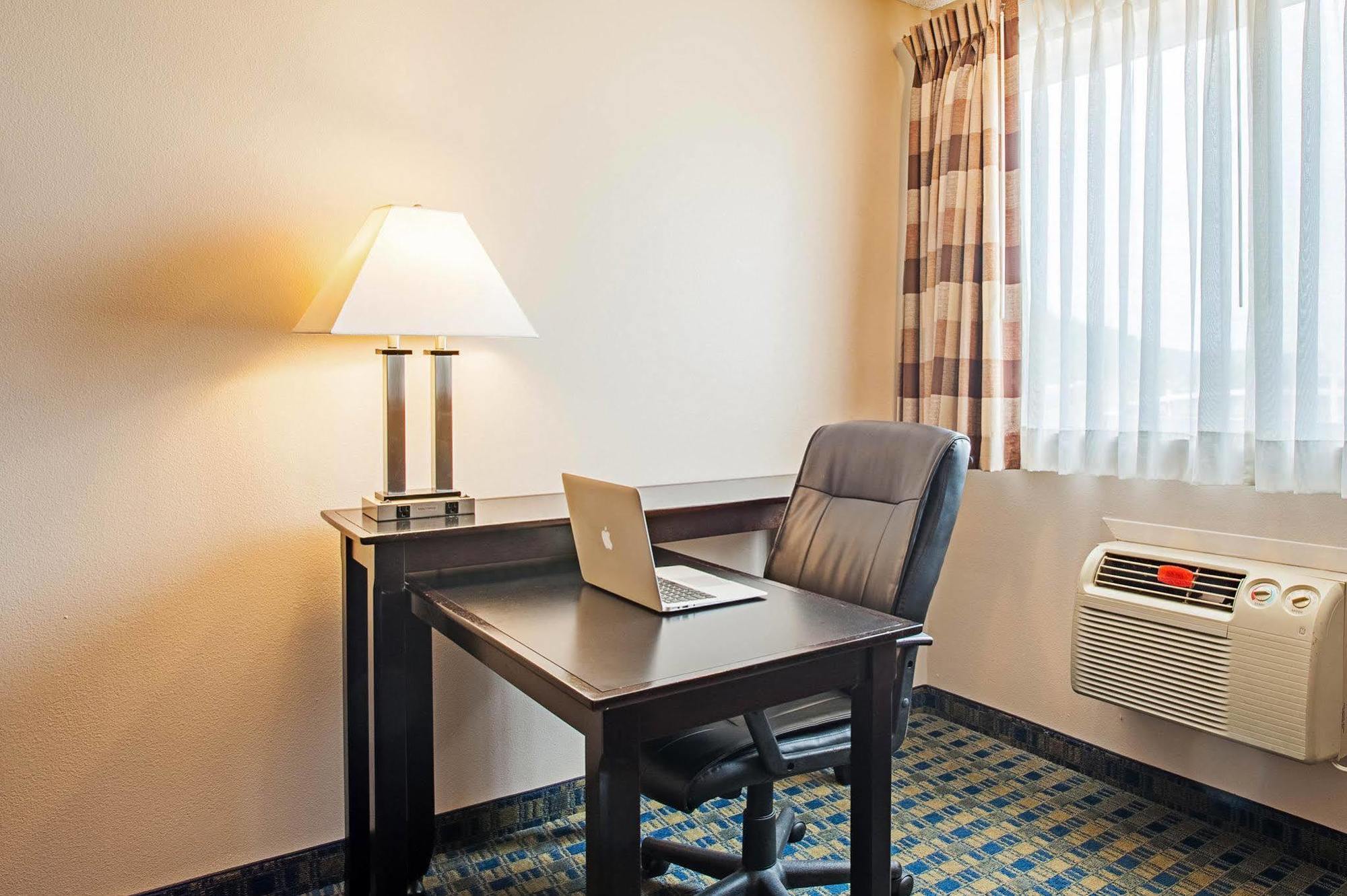 Quality Inn & Suites Kenedy - Karnes City Екстериор снимка