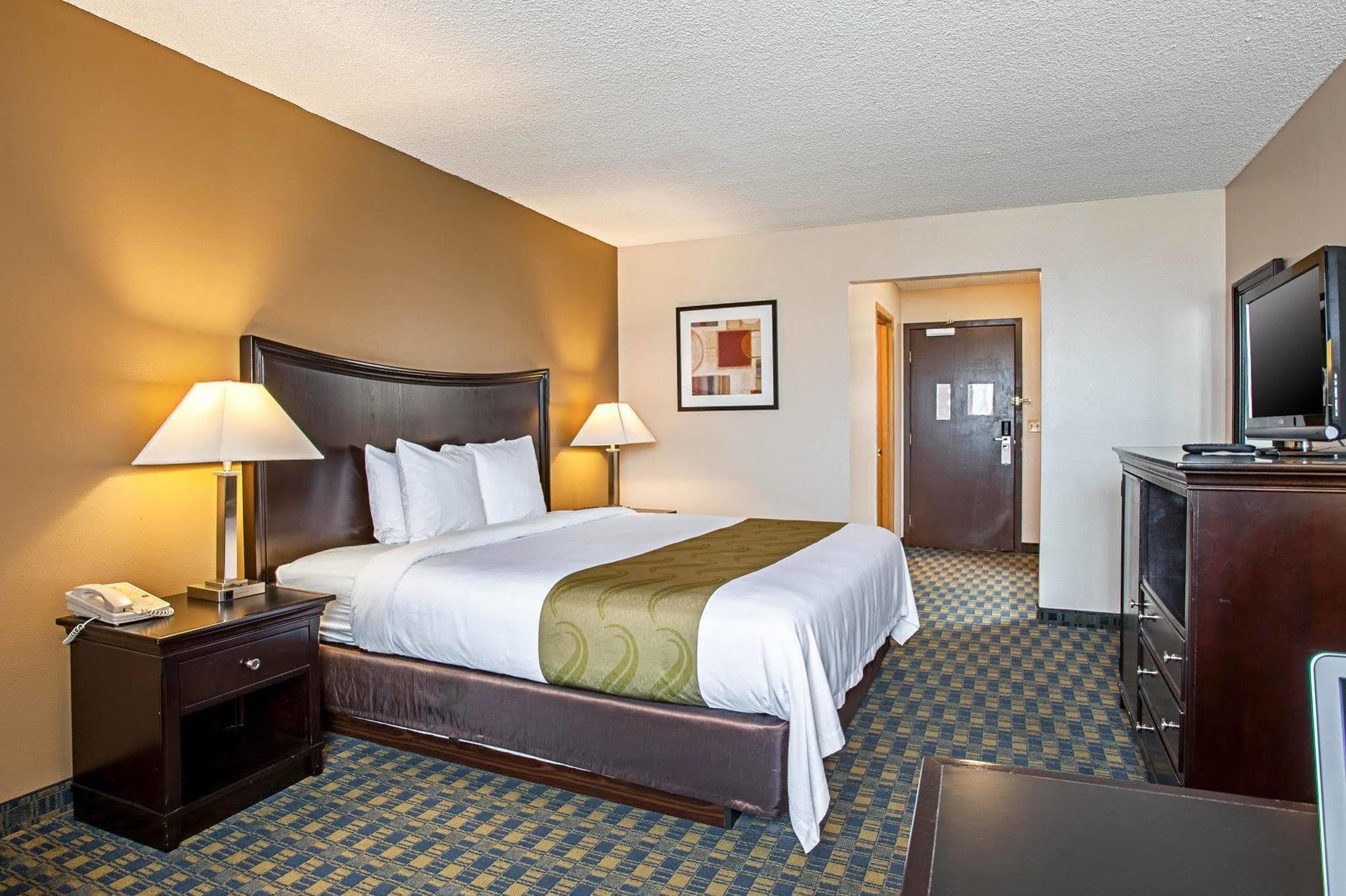 Quality Inn & Suites Kenedy - Karnes City Екстериор снимка
